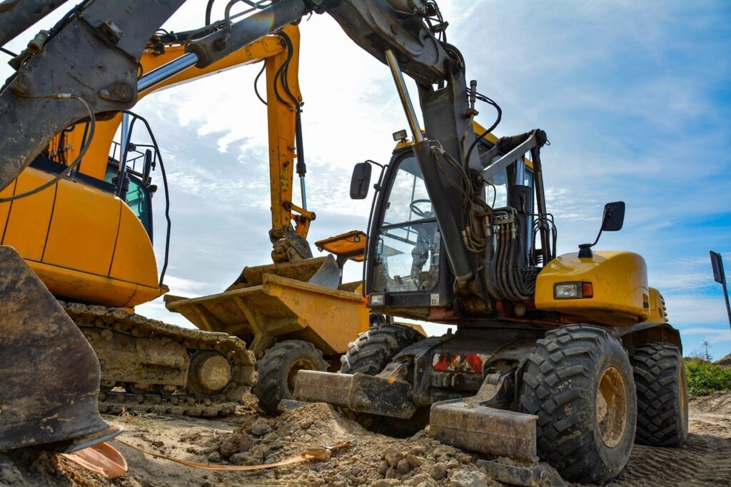 Roboty ziemne a ochrona środowiska – przepisy, ograniczenia i dobre praktyki